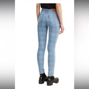 Extremely cute plaid Levi's